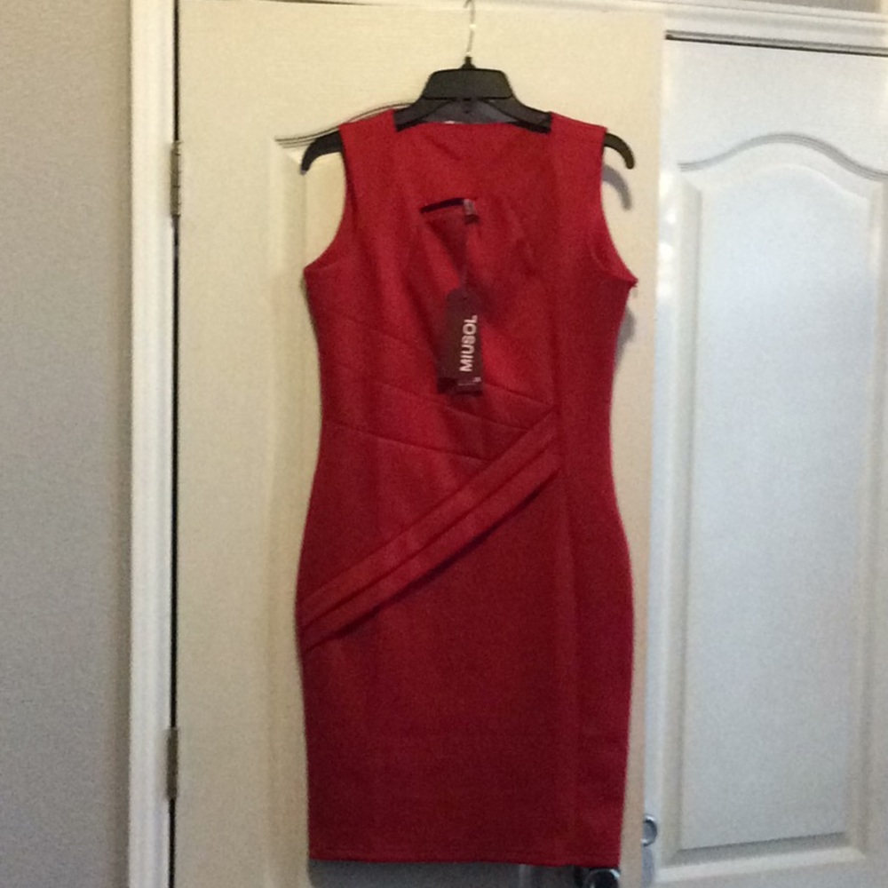 NWT. Miusol dress. Size large. Red.